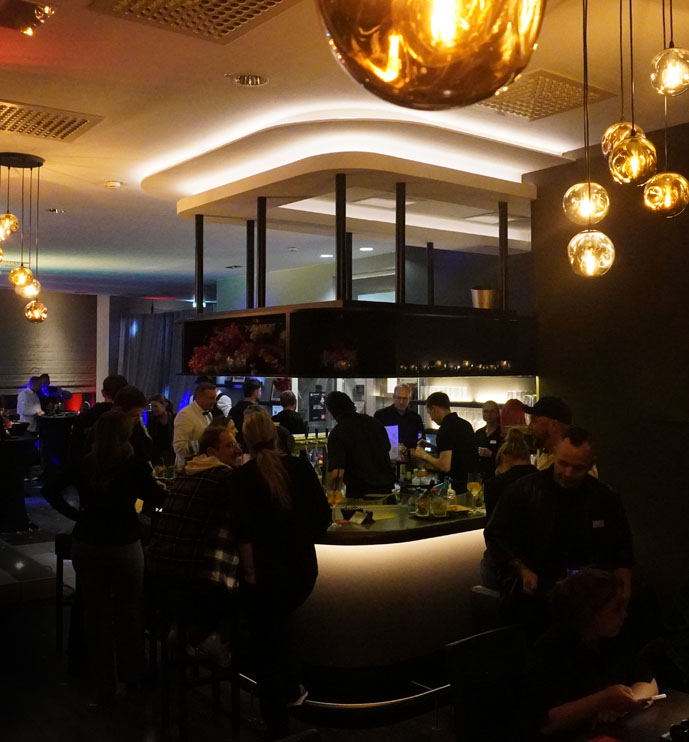 Gemütlich und stimmungsvoll: Die Neuro Bar Adlershof im Airport Hotel Adlershof.